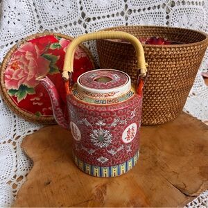 RARE✨Antique Chinese Famille Rose Enameled Porcelain Teapot and‎ original basket